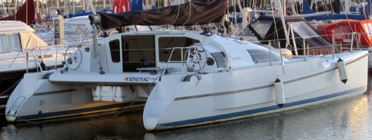 Beneteau Blue II Catamaran Ruder og Nedgangsluge